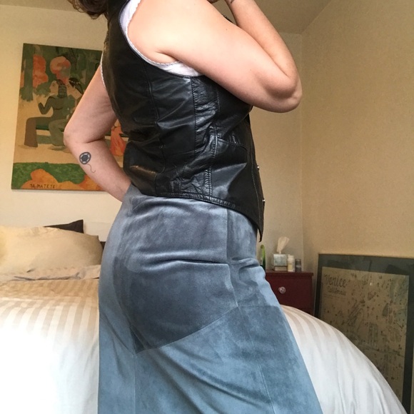 Banana Republic Suede Skirt - Picture 2 of 11